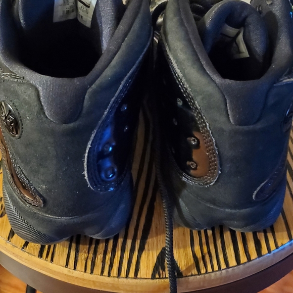 JORDAN 13 RETRO CAP AND GOWN SHOES - Picture 6 of 6